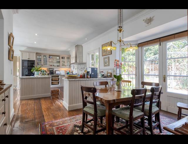 5 BEDROOM FREEHOLD FOR SALE IN CHARTWELL